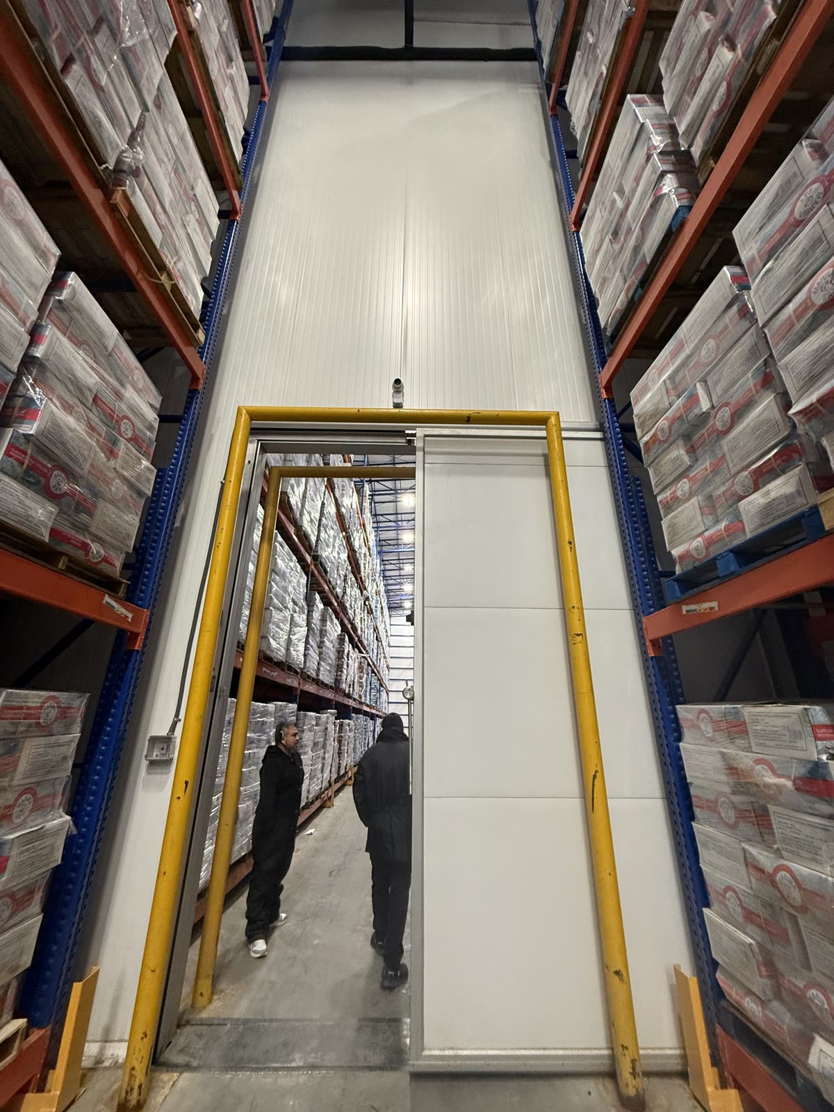 Acceso a una cámara de refrigeración